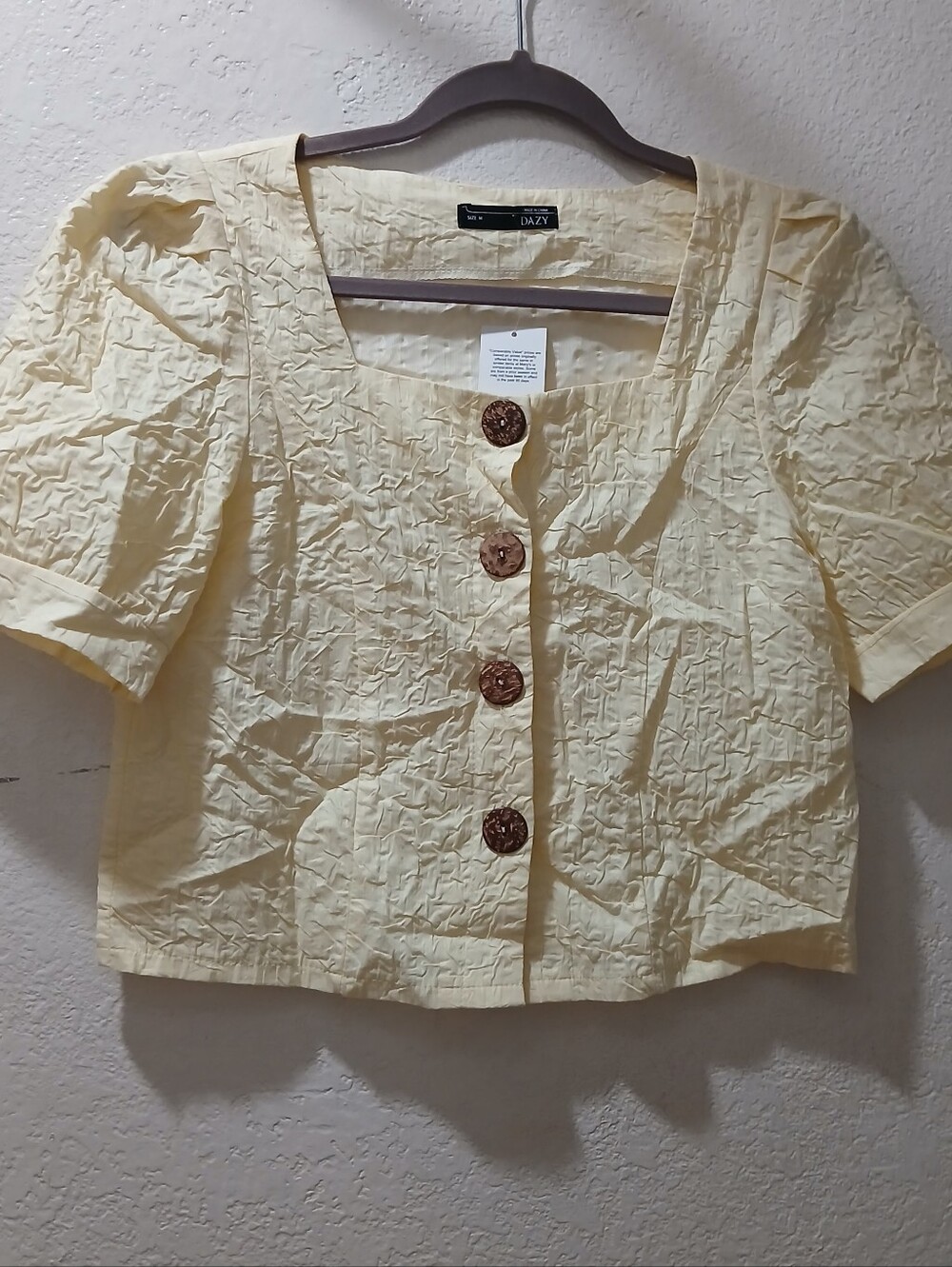 Dazy Nwot  size M Yellow Short Sleeve Button Front Top